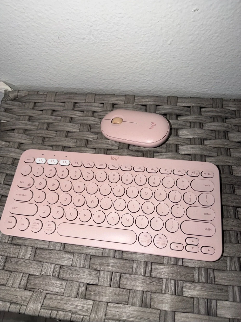 Logitech Pink Wireless Keyboard and Mouse Combo